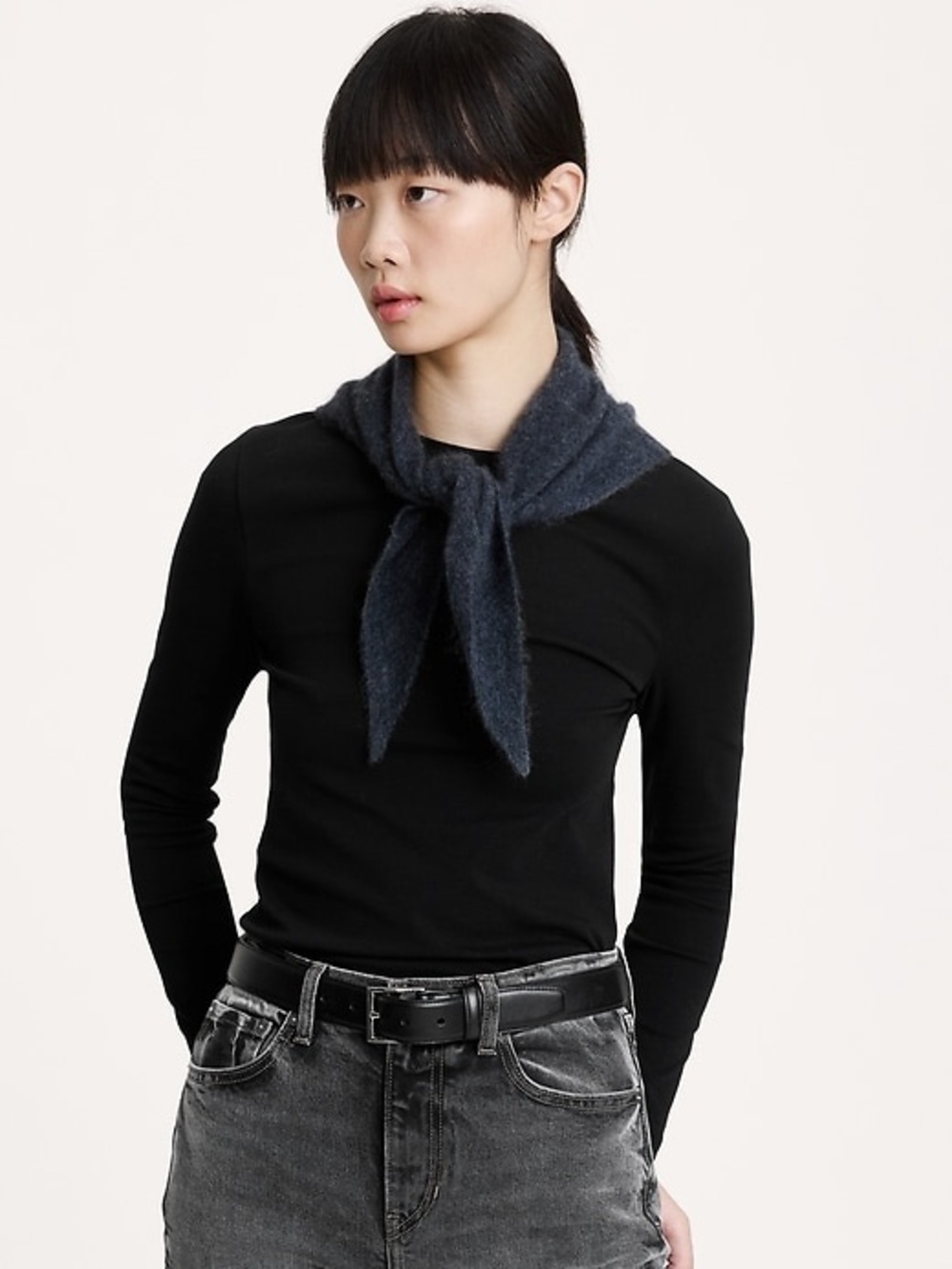 Banana Republic Refined Crew-Neck Long Sleeve T-Shirt Black NWOT Minimalist